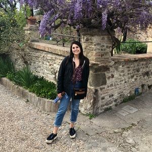 Meet your Posher, Olivia